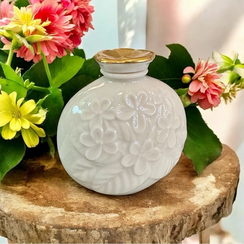 Lenox Vintage Essence Porcelain Bottle with Gold Stopper